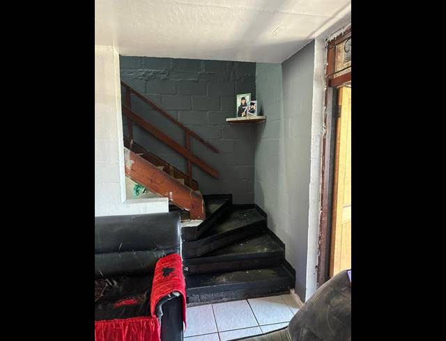 3 BEDROOM DUPLEX FOR SALE IN MANENBERG